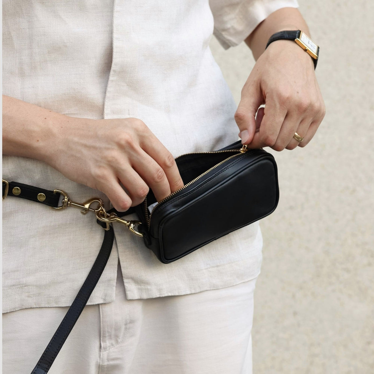 The Companion Leather Dog Walking Pouch in Black